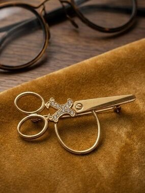 Vintage Gold-Tone Scissors Eyeglass Holder Brooch – Sewing Theme